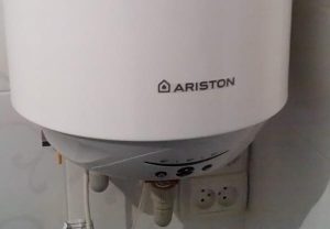 Замена водонагревателя Аристон в Рощино